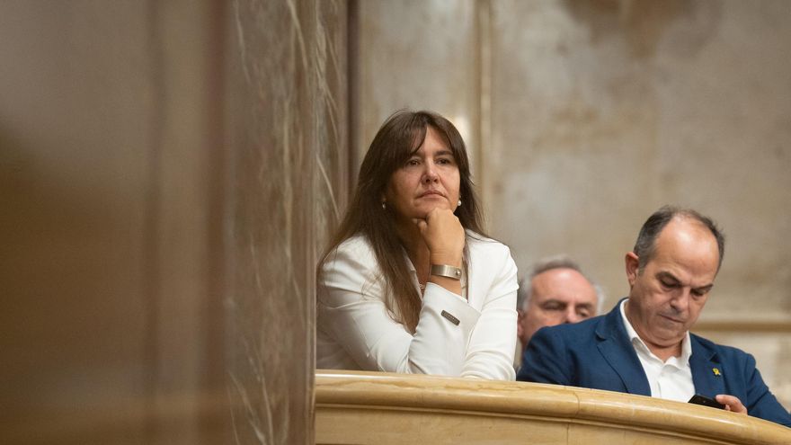 Archivo - La presidenta de Junts, Laura Borràs, y el secretario general de Junts, Jordi Turull, en el debate de política general anual, en el Parlament de Catalunya, a 27 de septiembre de 2022, en Barcelona, Cataluña (España).