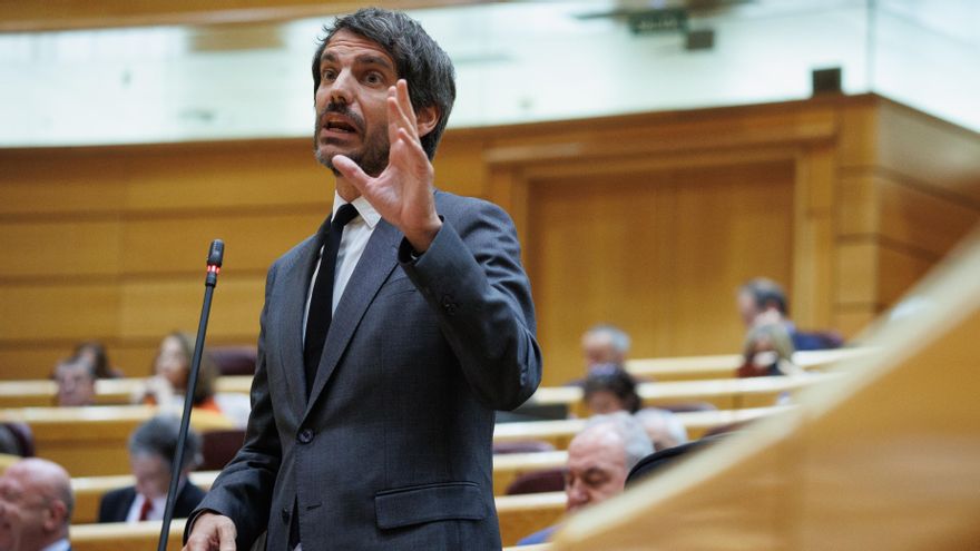 El ministro de Cultura, Ernest Urtasun, durante una sesión de control al Gobierno, en el Senado, a 28 de mayo de 2024, en Madrid (España)