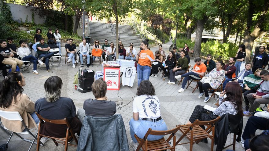 Asambleas, octavillas y una "presencia incómoda": los colectivos de vivienda se mueven contra "el sistema rentista"