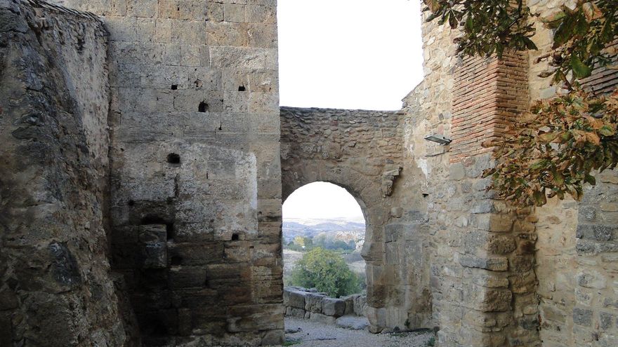 Puerta califal en Ágreda.