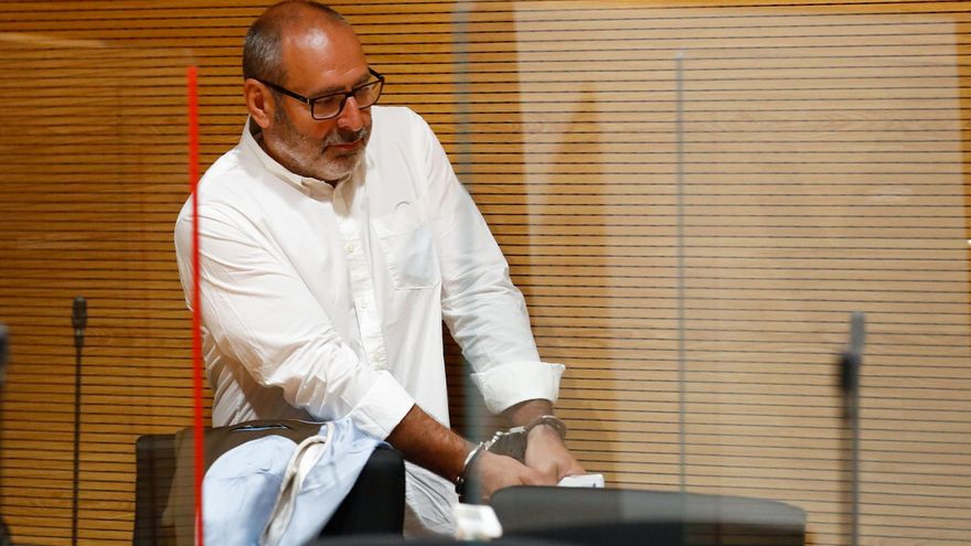 El acusado durante la vista celebrada hoy y en la que se ha retrasado el juicio hasta junio