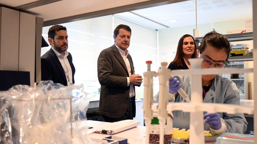 La Junta Electoral multa con 960 euros a Mañueco por vender logros en campaña y a Carnero por pedir el voto para el PP