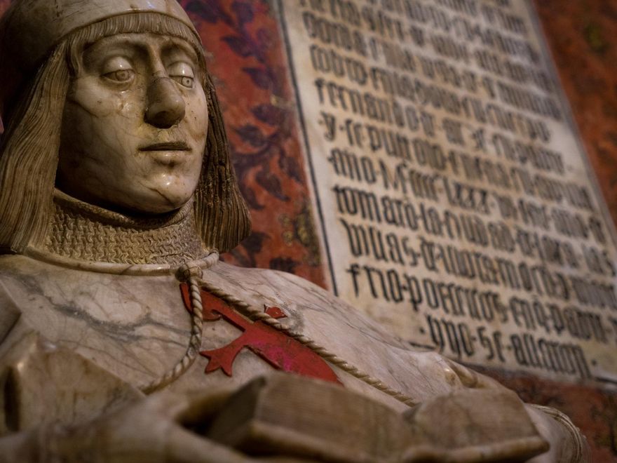 La sonrisa del Doncel. La Catedral de Sigüenza guarda una de las obras cumbre del arte medieval mundial.