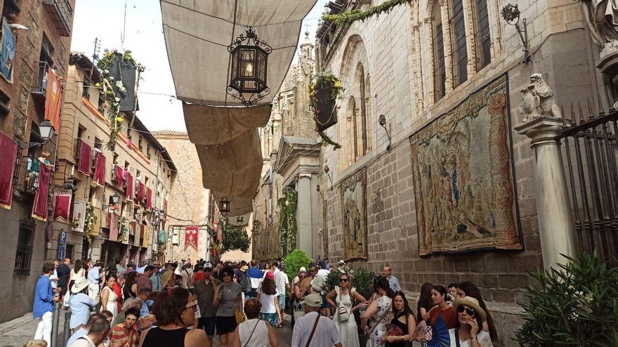 Polémica por la exhibición de tapices flamencos en el recorrido procesional del Corpus en Toledo: "Un riesgo innecesario"