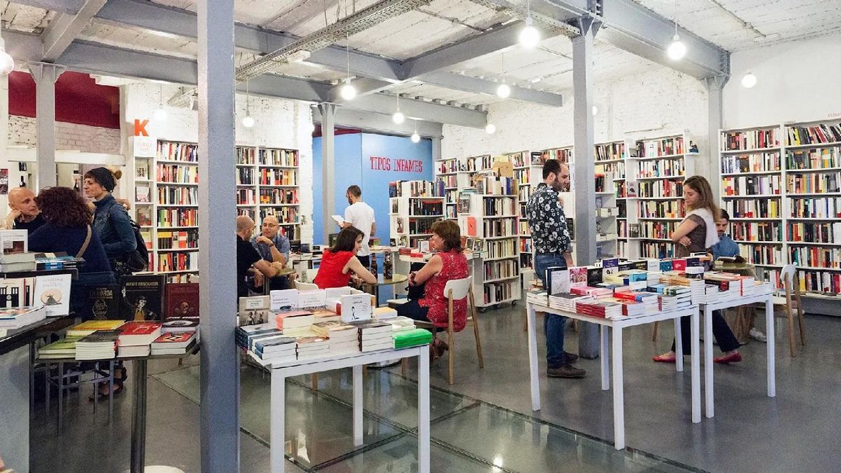 Rebelión en las librerías madrileñas por el cierre de Tipos Infames, que alarma al sector y provoca una cascada de críticas