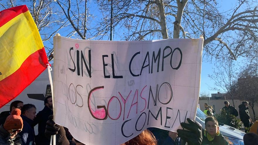 Pancarta en la concentración de este sábado: "Sin el campo los 'Goyas' no comen'