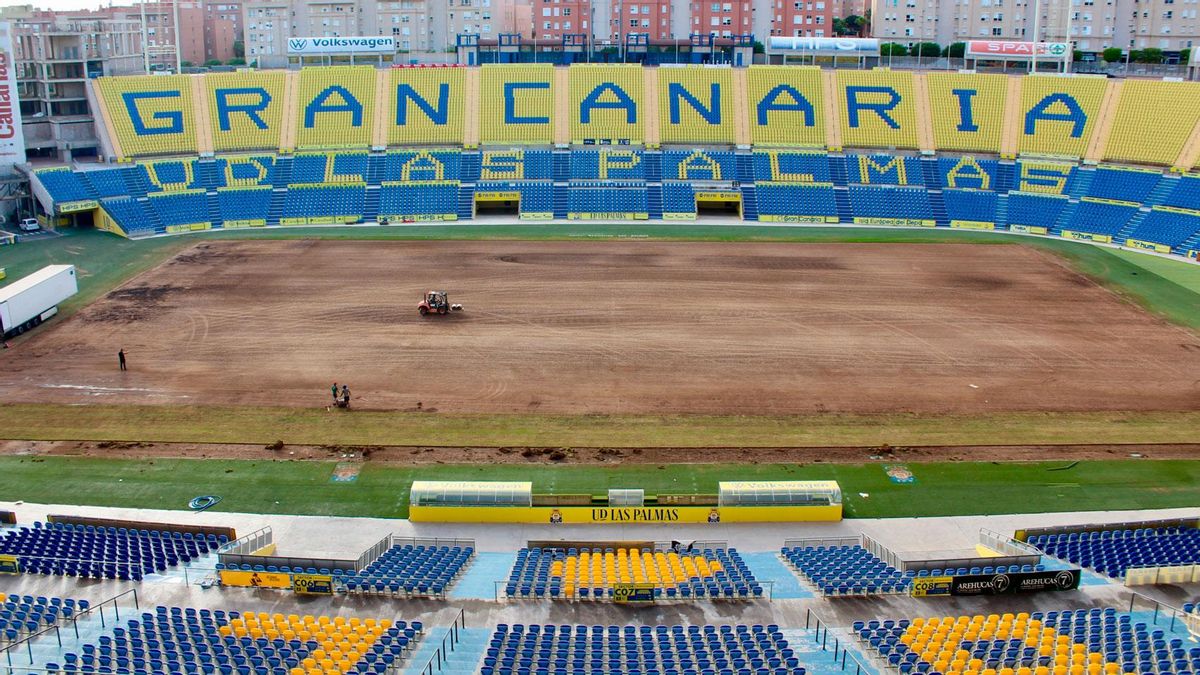 Arrancan los trabajos para renovar el césped del Estadio de Gran Canaria
