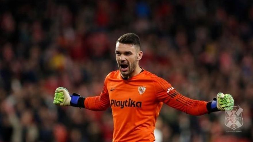 El CD Tenerife refuerza la portería con el sevillano Juan Soriano