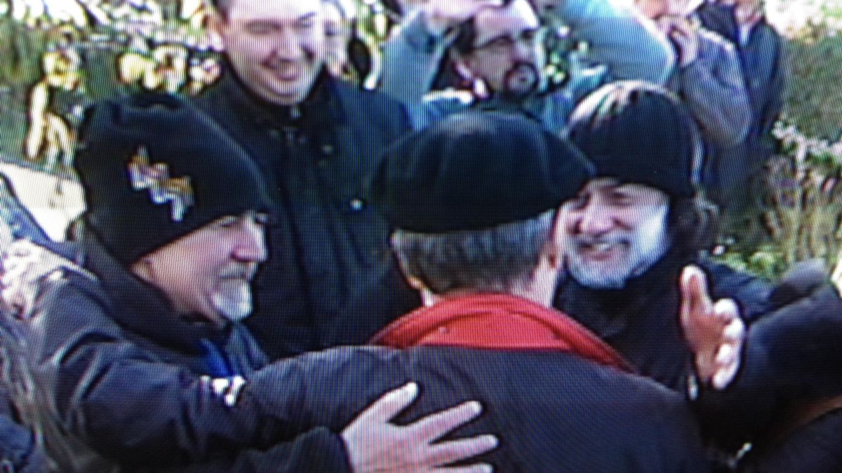 José Ángel Biguri sale de la prisión de Martutene y le reciben familiares y el exrecluso Turrientes Ramírez