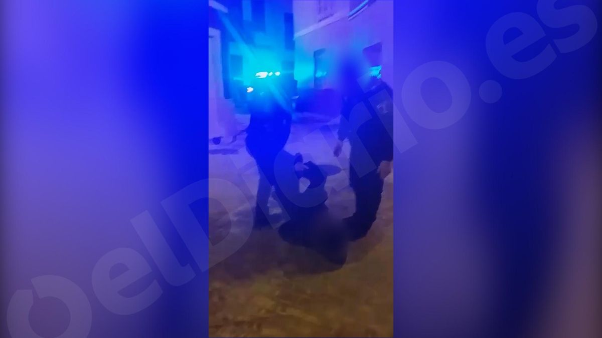 El cap de la Policia Local de Bétera trepitja un detingut a terra davant d’un regidor del PP: "Quietet, ni ‘please’ ni hòsties"