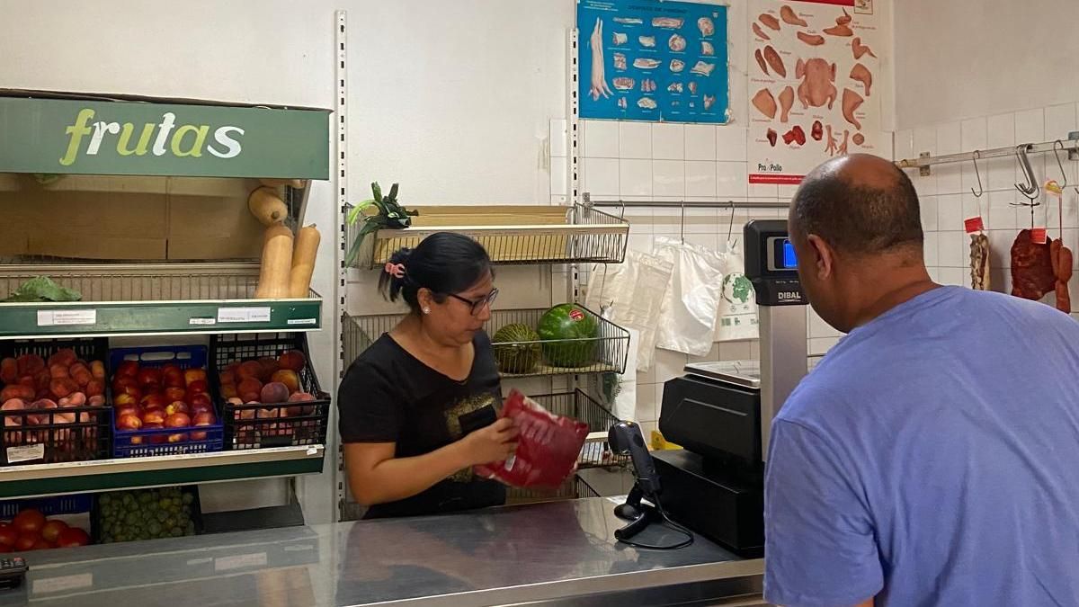El programa Repuebla de la Diputación de León lleva a Tremor de Arriba a una familia, que se pone al frente de la última tienda del pueblo.