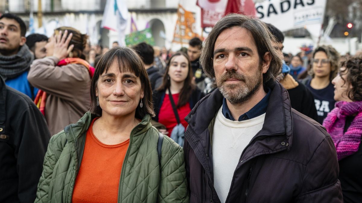 Romina del Plá junto a Nicolás del Caño.