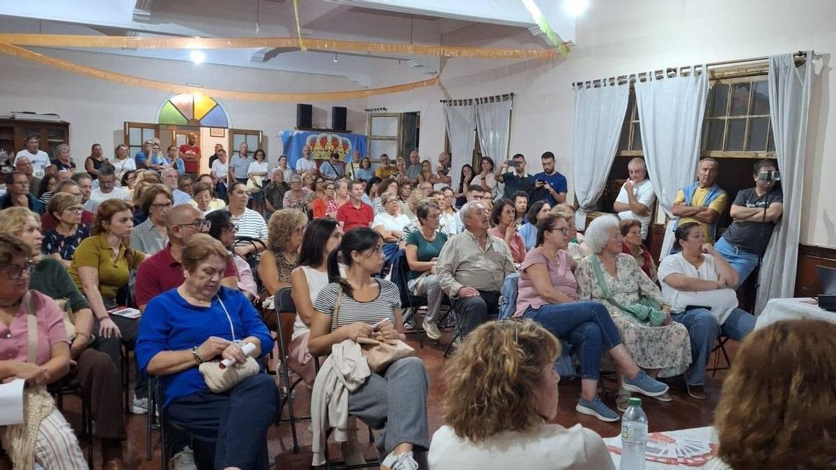 Lleno total en una 'conjura' de vecinos de Tenerife contra una planta de gas propano en Los Realejos