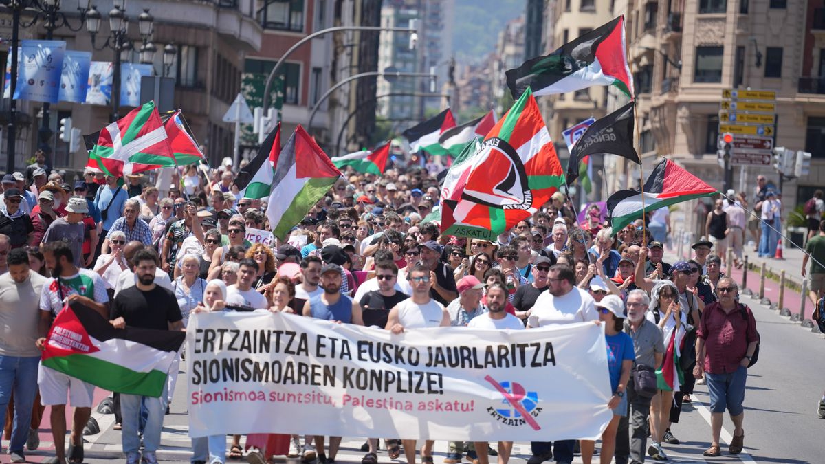 Una manifestación en Bilbao denuncia que el Gobierno vasco ha sido "cómplice del sionismo" por las cargas a la Flotilla