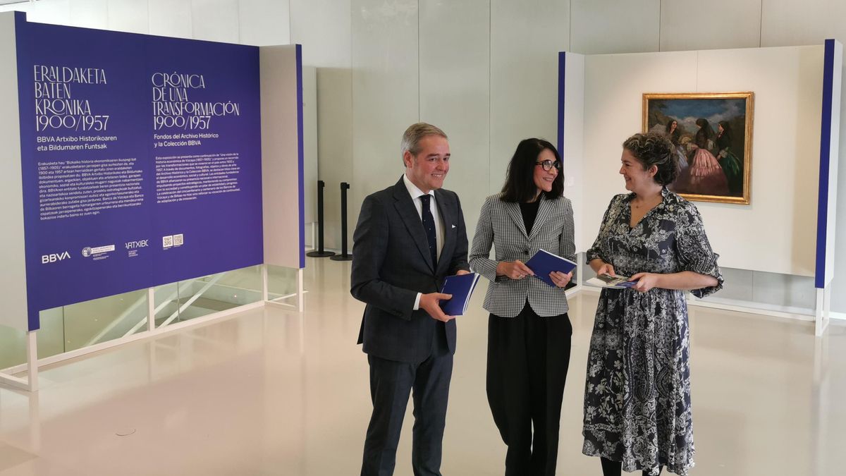 Andoni Iturbe, viceconsejero de Cultura y Política del Gobierno vasco; Elisa Dorronsoro, directora de Banca Privada Territorial Norte de BBVA, y Urkiri Salaberria, directora de Patrimonio Cultural, Propiedad Intelectual y Depósito Legal