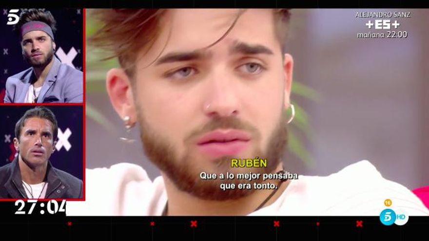 RUbén y Hugo viendo los vídeos de su relación