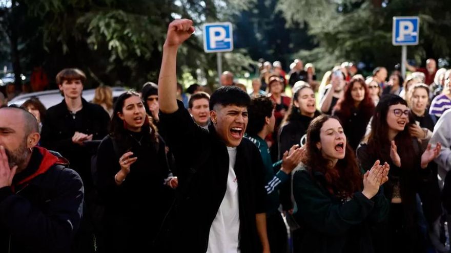 Pasacampus, encierros o clases en la calle: Madrid se llena de actos en una huelga contra la "asfixia" de las universidades