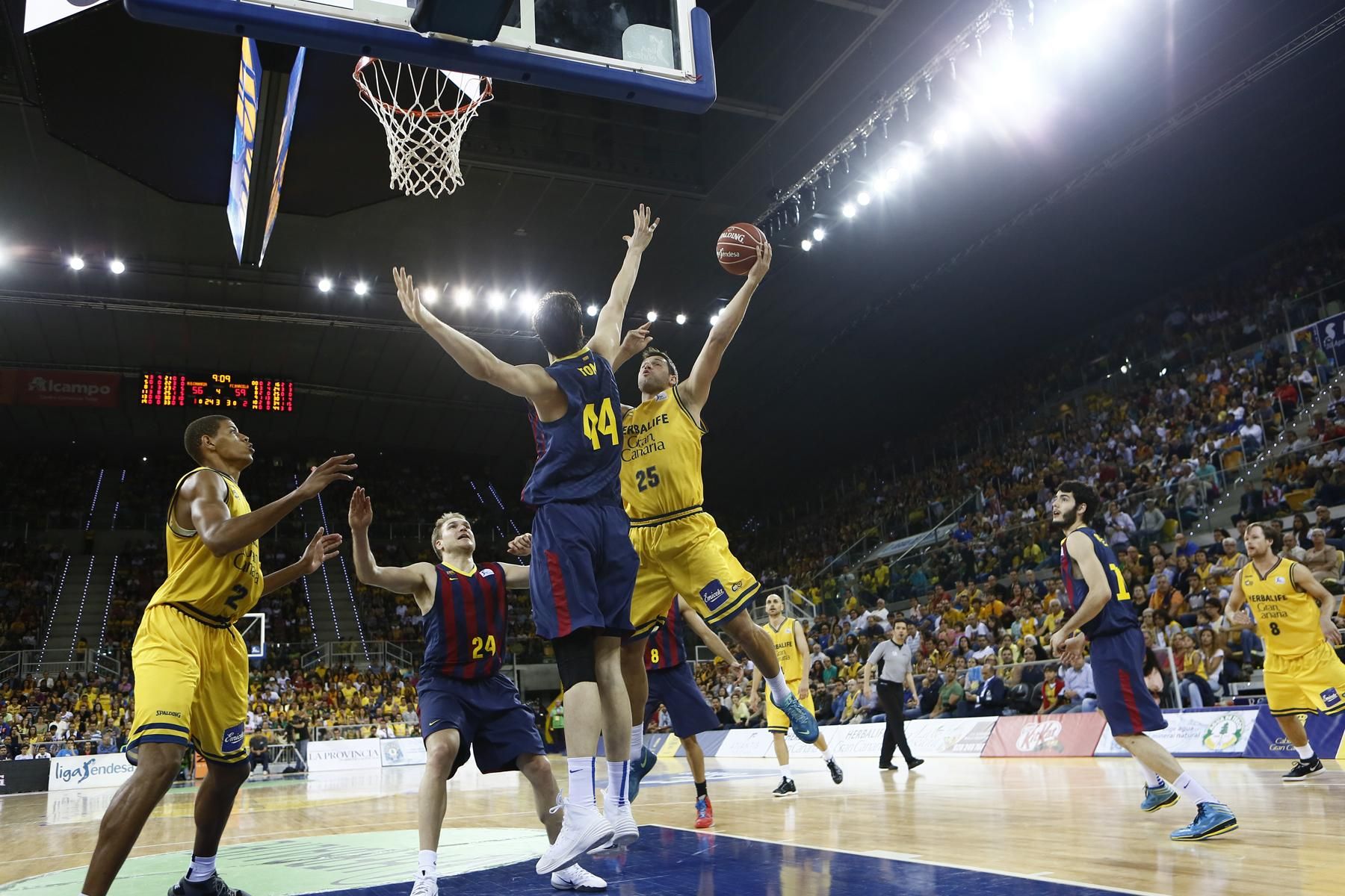 Inauguración del Gran Canaria Arena con el partido entre el Herbalife Gran Canaria y el Fútbol Club Barcelona