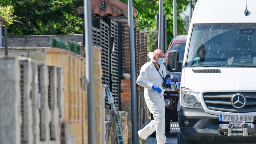La investigación del caso de los tres cuerpos encontrados en un pueblo de Guadalajara apunta a la autoría de uno de los detenidos