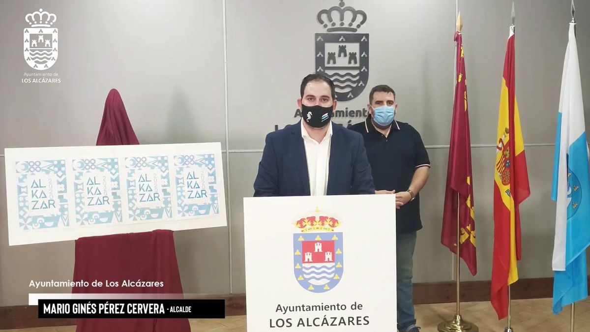El alcalde de Los Alcázares junto al concejal de Festejos