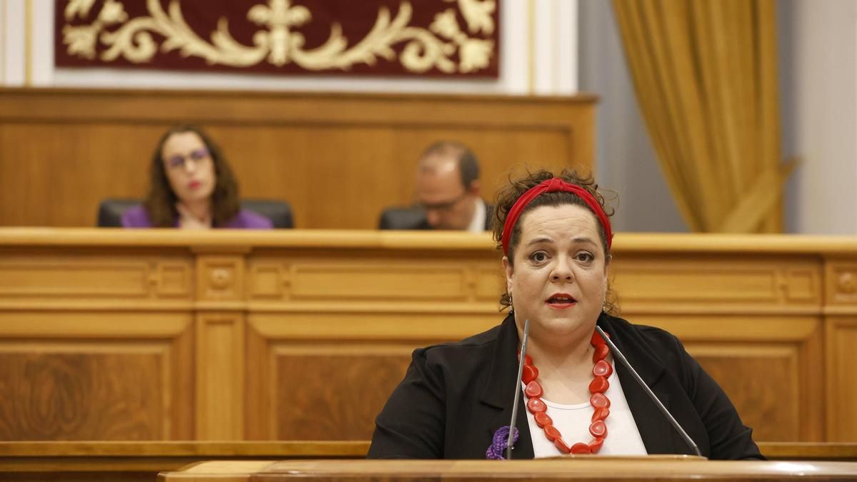 Mar González Rodríguez, trabajadora social, presidenta de la asociación por la integración laboral 'Entre Todos' y presidenta de la Red Europea de Lucha contra la Pobreza y la Exclusión Social en Castilla-La Mancha en las Cortes regionales por el 8M