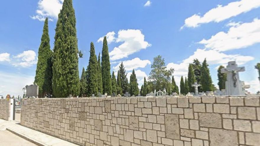 Detenidos por robar las estatuas y crucifijos de bronce del cementerio de Tarancón