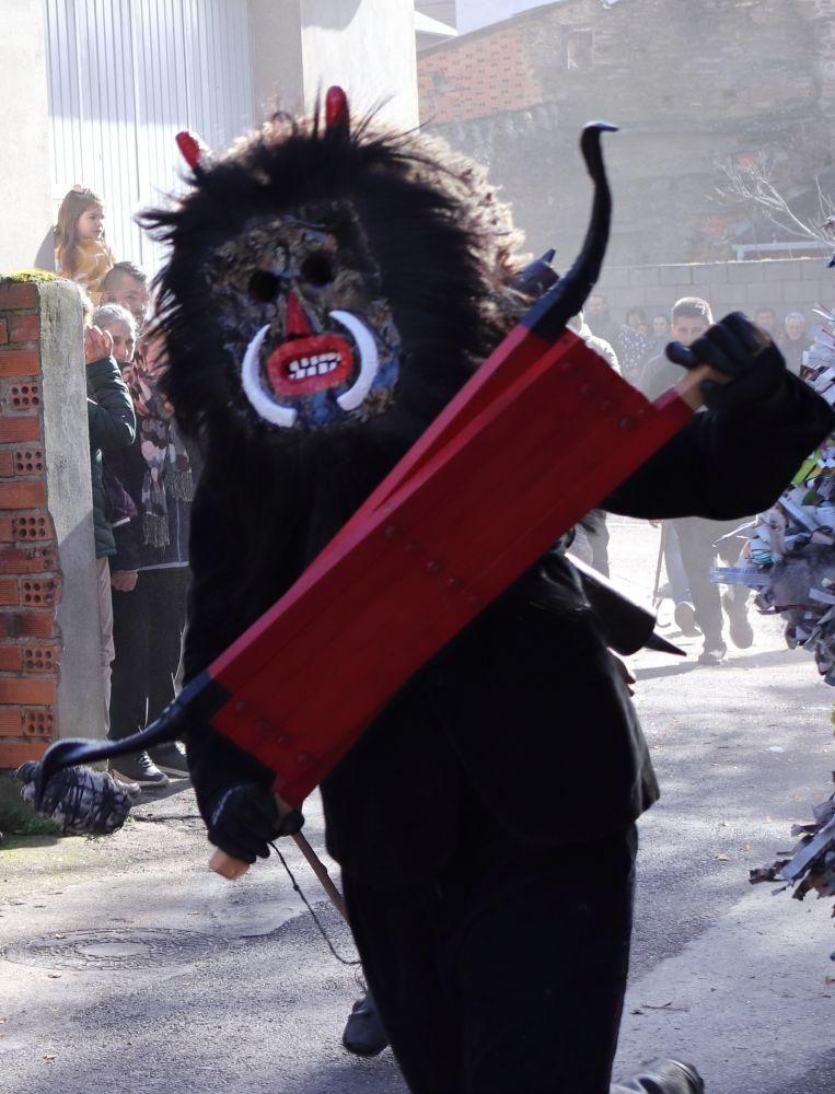El personaje Diablo Grande, de las mascaradas de Riofrío de Aliste