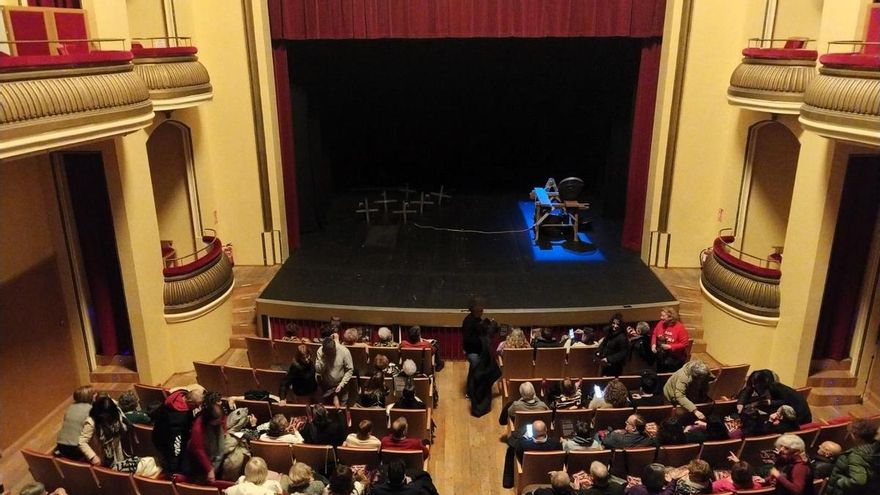 Una 'chapuza' del Gobierno municipal de PP y Vox deja a La Bañeza fuera del circuito oficial de teatro