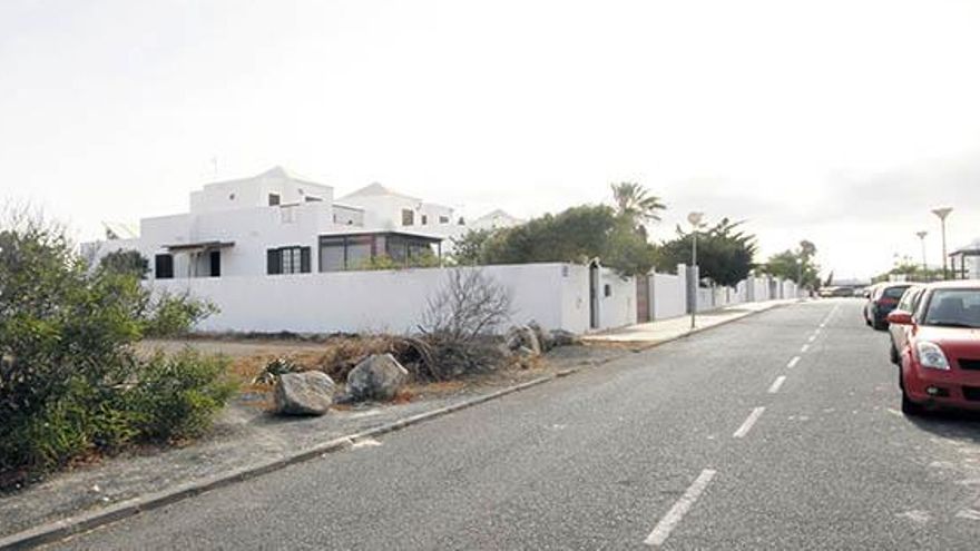 Chalés de la calle Chabusquillo, en La Bufona, con expedientes de la Apmun / Foto: De la Cruz.