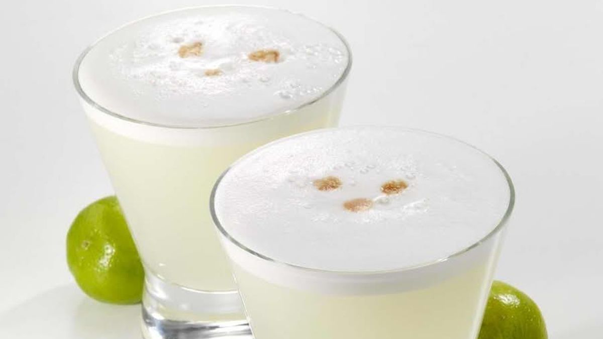 Así se prepara el auténtico pisco sour peruano que tiene enamoradas a todas las coctelerías