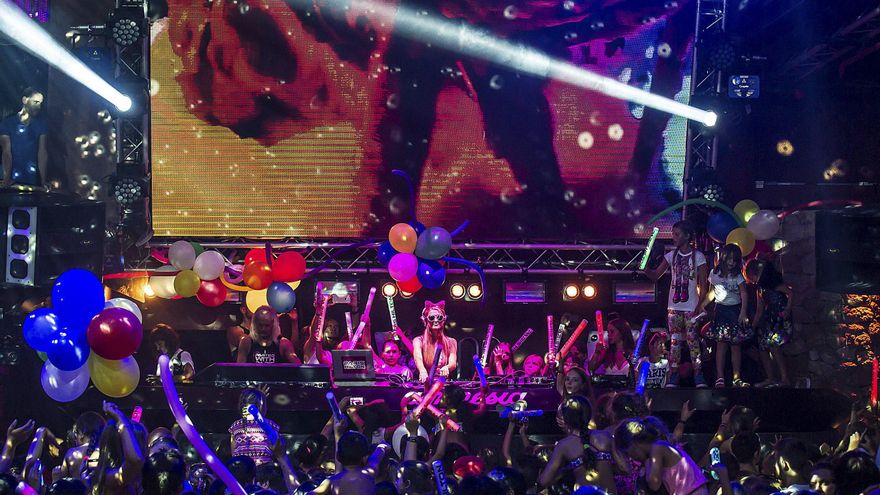 Las grandes discotecas de Ibiza saturan la sanidad: "Todos pagamos las ambulancias a empresas que hacen miles de millones"
