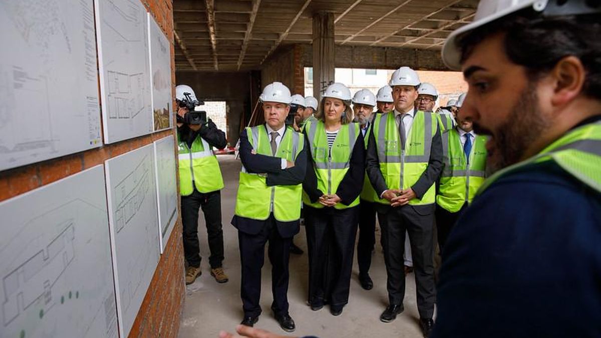 El presidente de Castilla-La Mancha, Emiliano García-Page, presenta, en Toledo, el proyecto de rehabilitación del Parque de Polvorines que albergará la futura ´Ciudad del Cine´ de la Comunidad Autónoma, junto al alcalde Carlos Velázquez