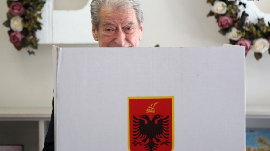 Comienzan las elecciones legislativas en Albania