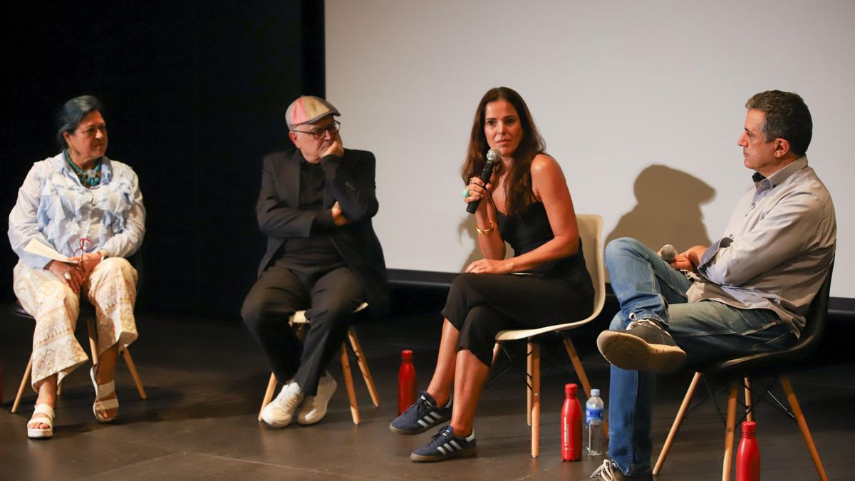 Conversación sobre el teatro, en la que han participado  Carmen Márquez Montes, el dramaturgo palmero Antonio Tabares, el productor Juan José Afonso y la actriz Irma Correa.