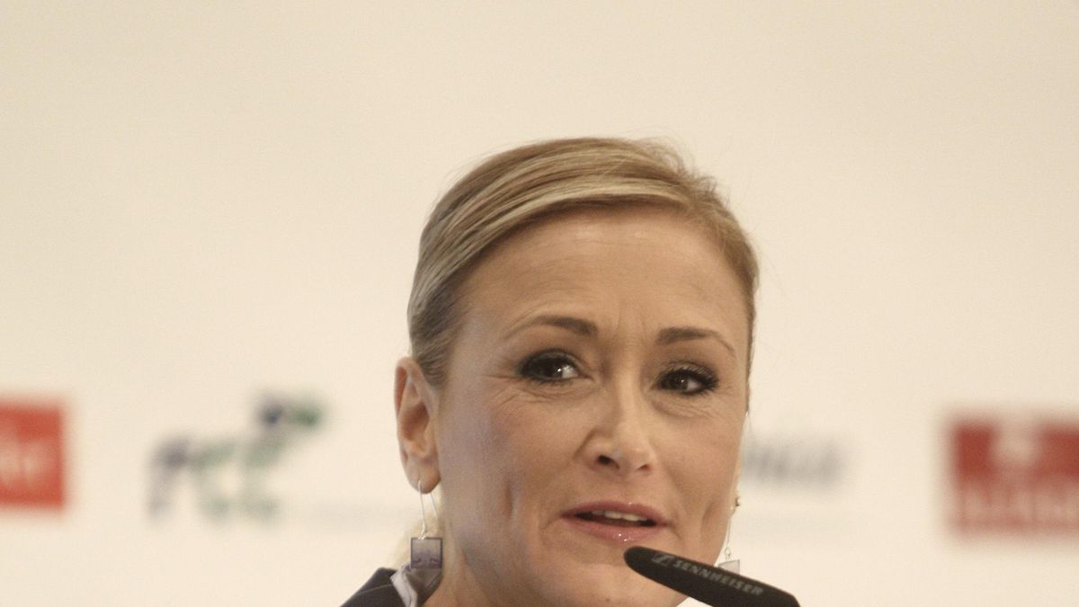 Cifuentes, sobre las primarias que Aguirre pide en el PP: "Es pronto, hay que dejarles gobernar"