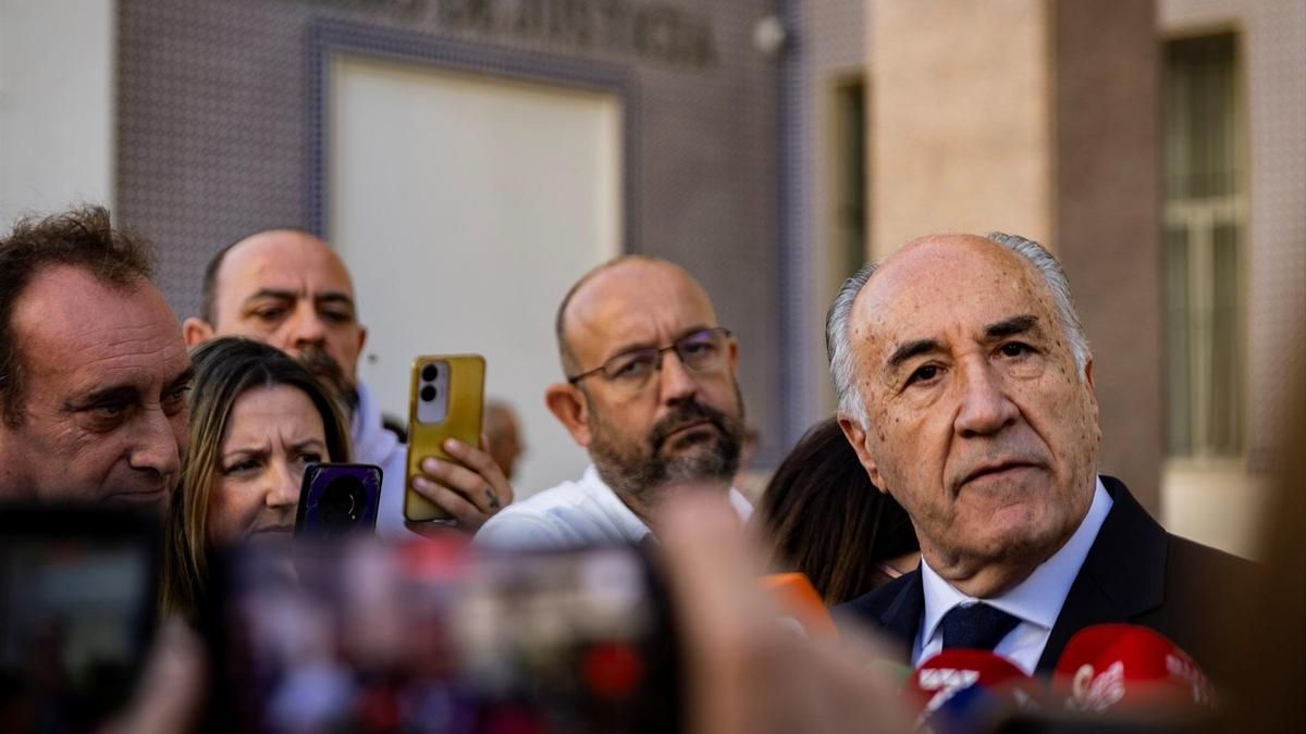 Landaluce, el pasado viernes en la puerta de los juzgados.