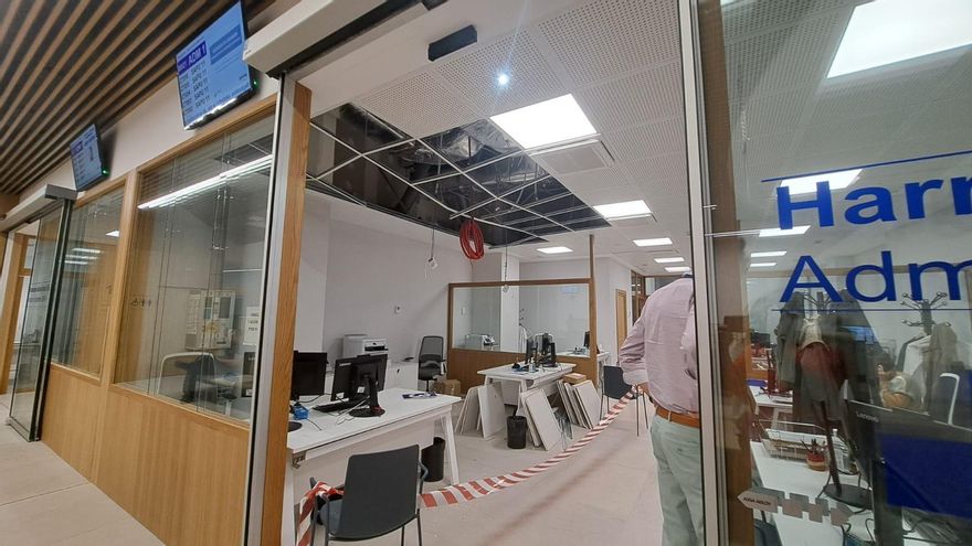 Se cae parte del techo del hospital de Cruces tras una reforma de cinco meses y 1,5 millones de euros
