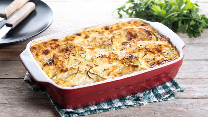 Gratinado de berenjena con patatas al horno: todas las claves para que quede crujiente por fuera y cremoso por dentro