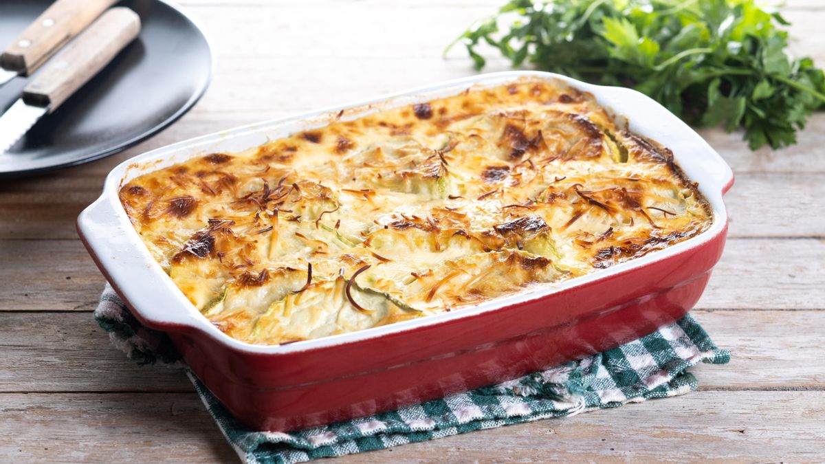 Gratinado de berenjena con patatas al horno: todas las claves para que quede crujiente por fuera y cremoso por dentro