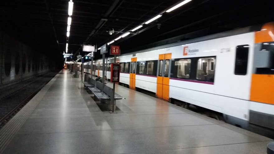 Estación del Clot de Rodalies de Catalunya durante el estado de alarma decretado por el coronavirus