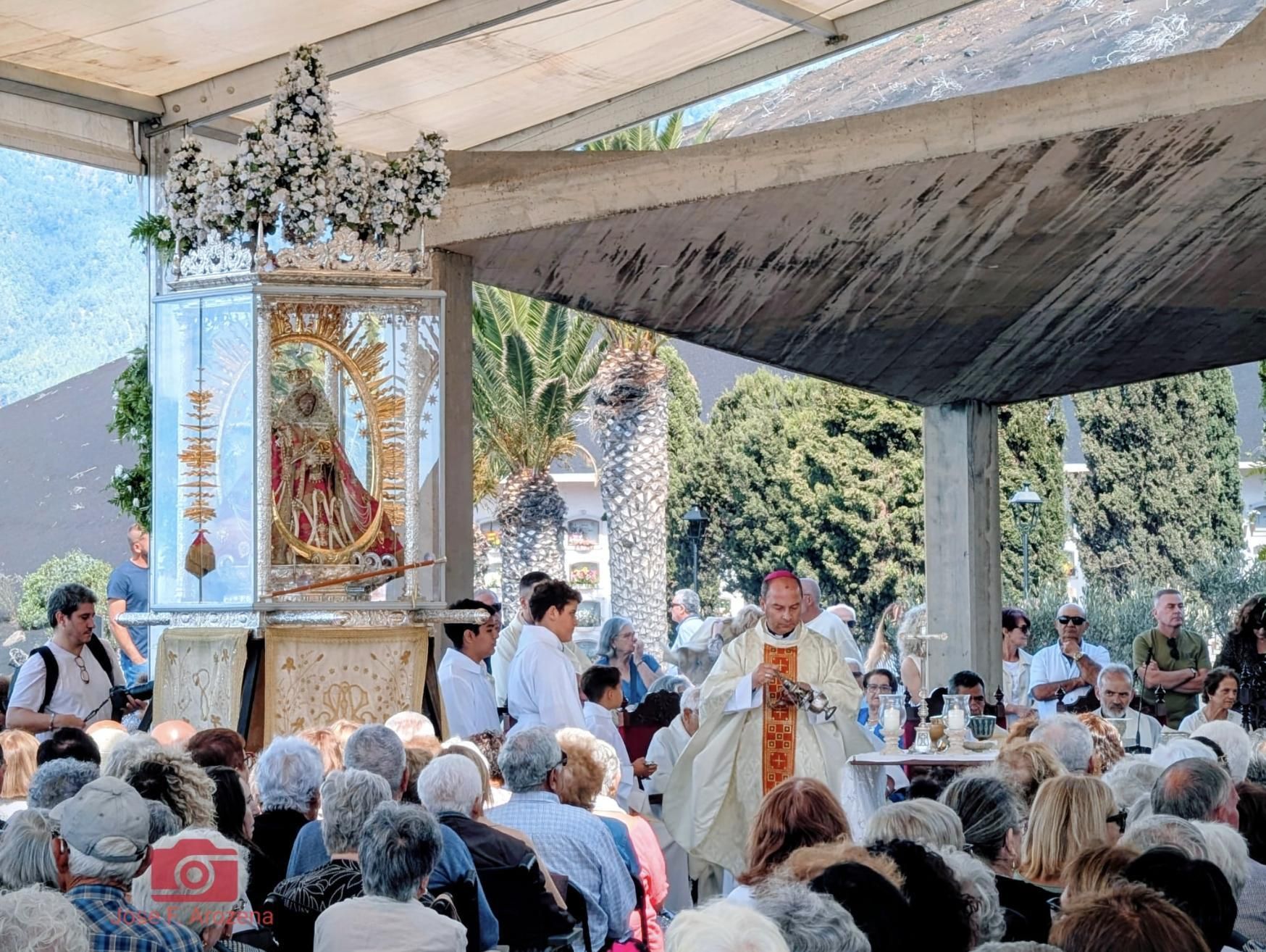 Cementerio de Los Ángeles, en Las Manchas (Los Llanos de Aridane), este sábado, 1 de noviembre.
