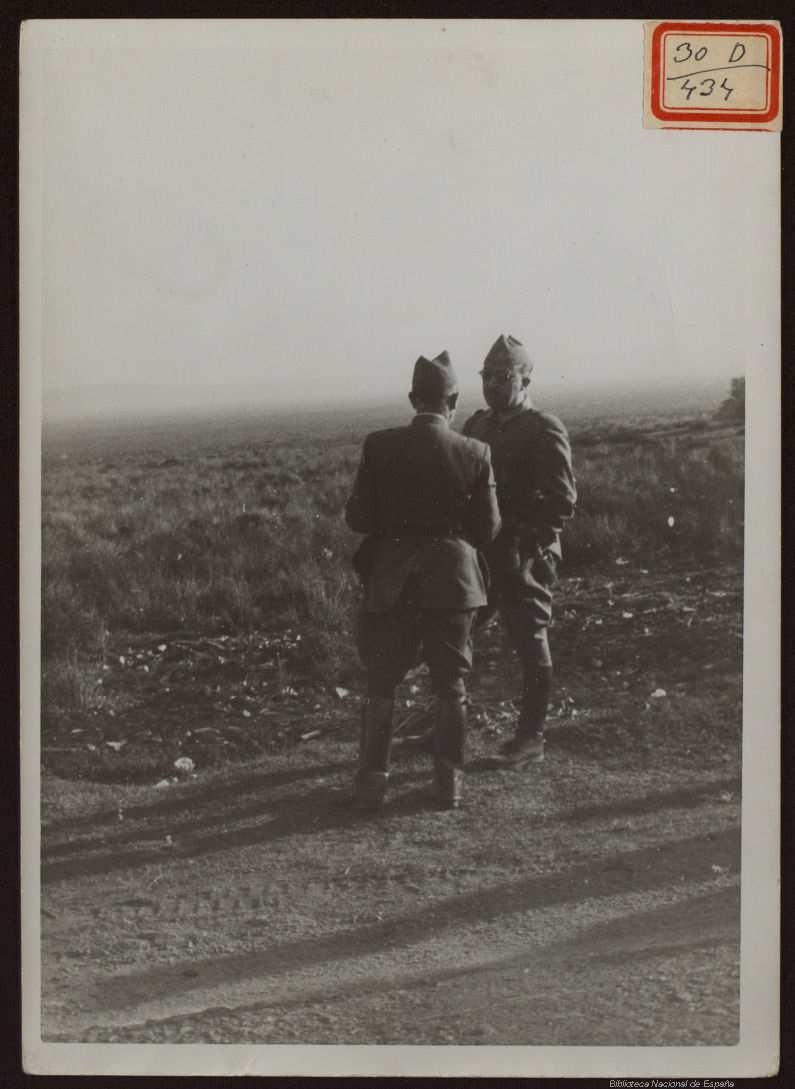 Franco conversando con el general Dávila.18 de agosto de 1937. Reinosa.