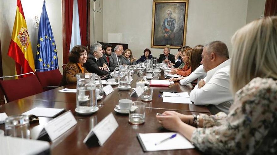 Marlaska plantea exigir un seguro a patinetes eléctricos y bicicletas