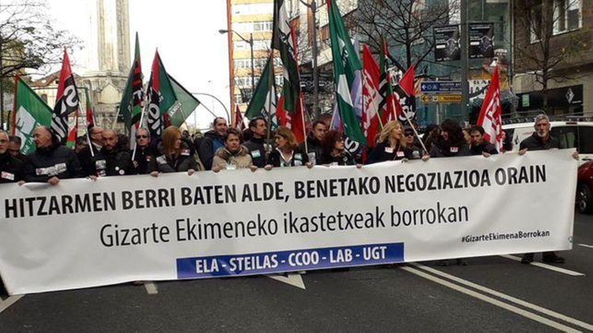 Manifestación de los docentes de la escuela concertada por las calles de Bilbao