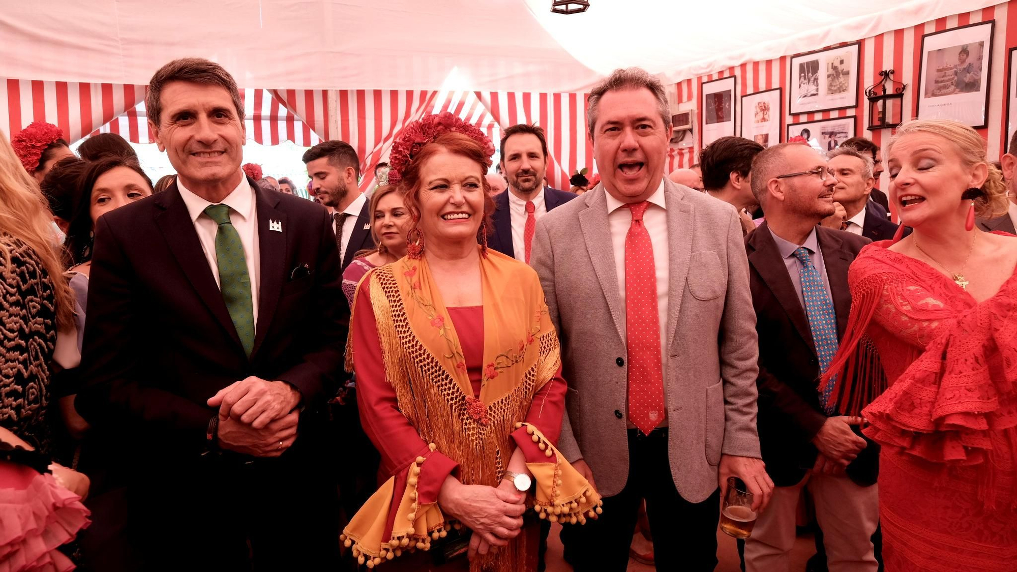 Pedro Fernández, delegado del Gobierno en Andalucía; la concejal Adela Muñoz y Juan Espadas, secretario general del PSOE andaluz