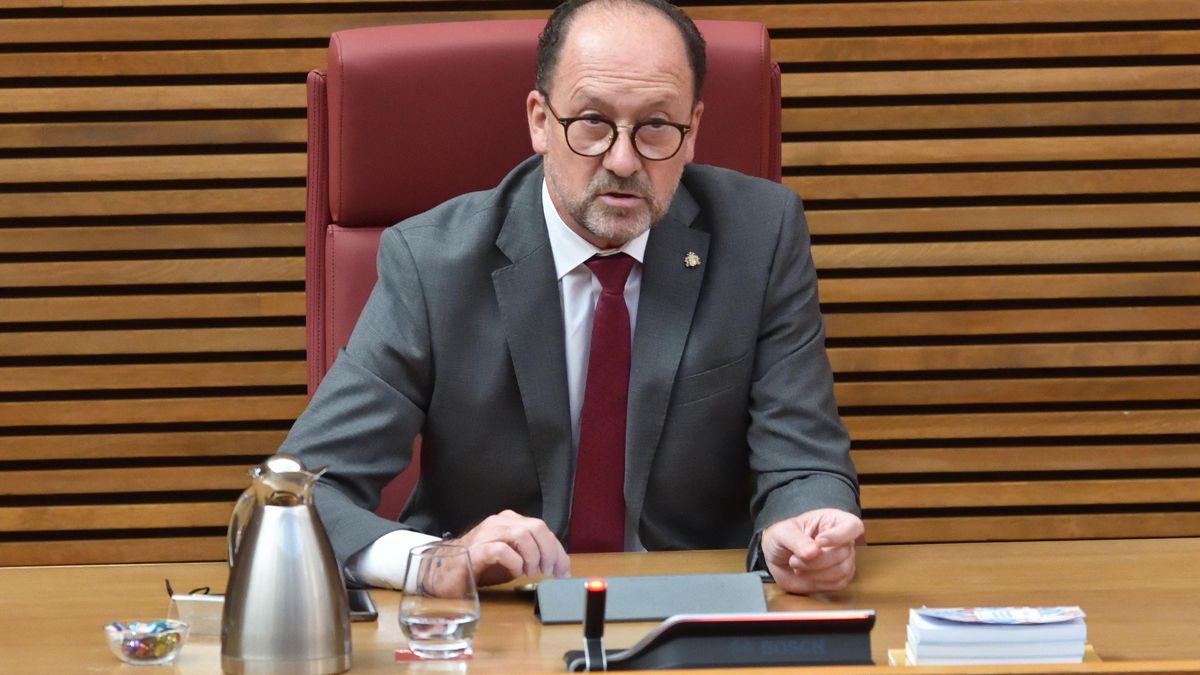 L'alcalde d'Oriola, Emilio Bascuñana, en una compareixença a les Corts Valencianes.