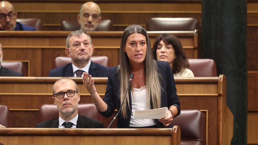 Miriam Nogueras interviene durante una sesión de control al Gobierno, en el Congreso de los Diputados, a 22 de octubre de 2025, en Madrid.