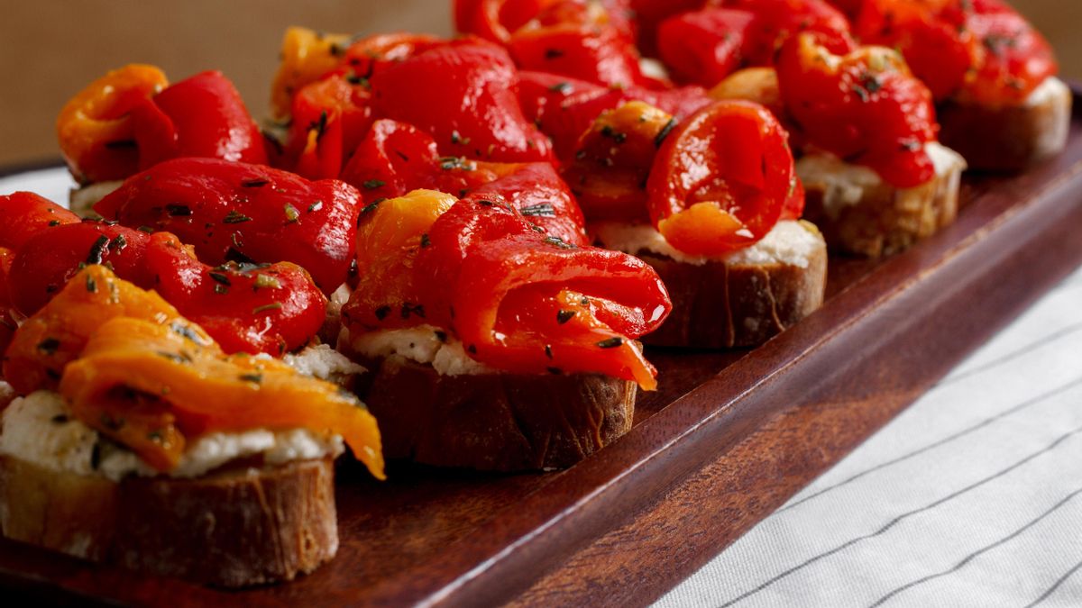 Canapés con pimiento rojo