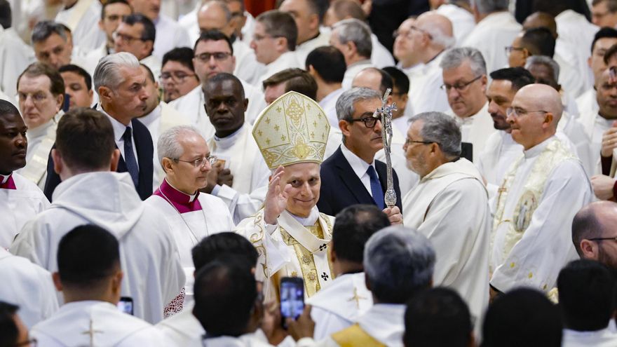 El papa León XIV durante la celebración de la misa del Jueves Santo en Roma. EFE/EPA/FABIO FRUSTACI
