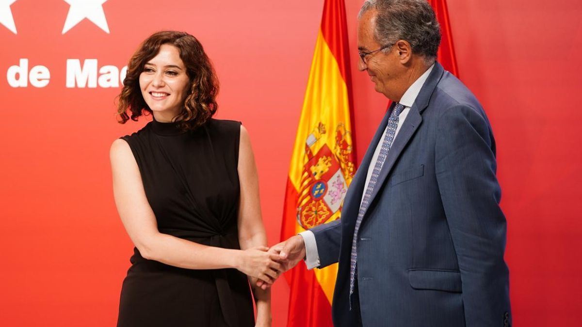 Isabel Díaz Ayuso junto a Enrique Ossorio en junio de 2022, cuando lo nombró vicepresidente